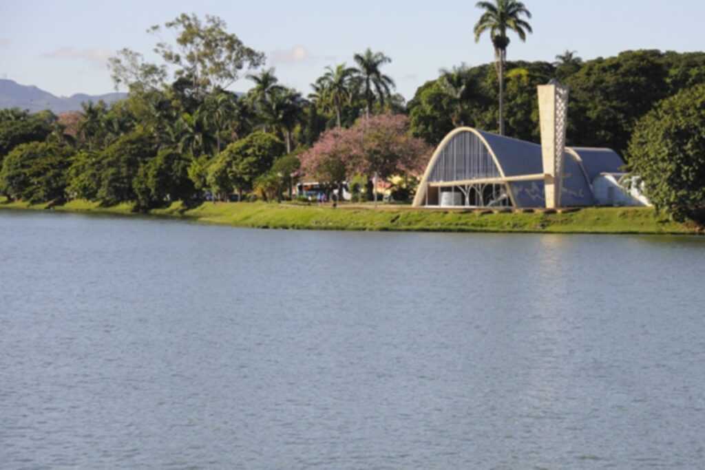 suspeito-de-roubo-mergulha-na-lagoa-da-pampulha-e-morre-afogado