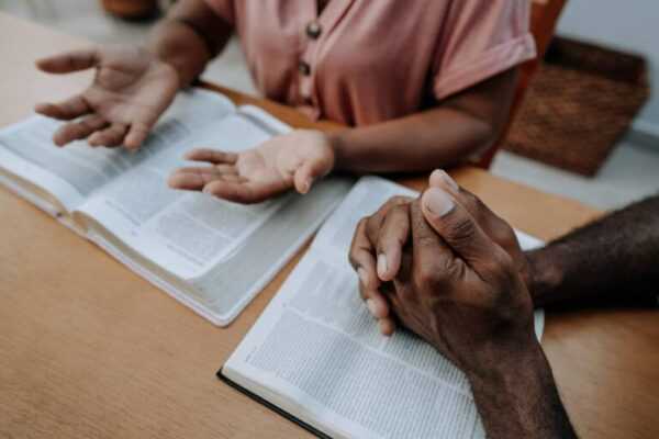 Testemunhas de Jeová são proibidos de votar, denunciam ex-membros testemunhas-de-jeova-sao-proibidos-de-votar,-denunciam-ex-membros