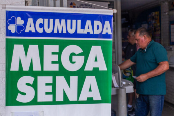 Mega-Sena acumula e prêmio vai a R$ 21 milhões. Dê uma olhada os números mega-sena-acumula-e-premio-vai-a-r$-21-milhoes.-confira-os-numeros