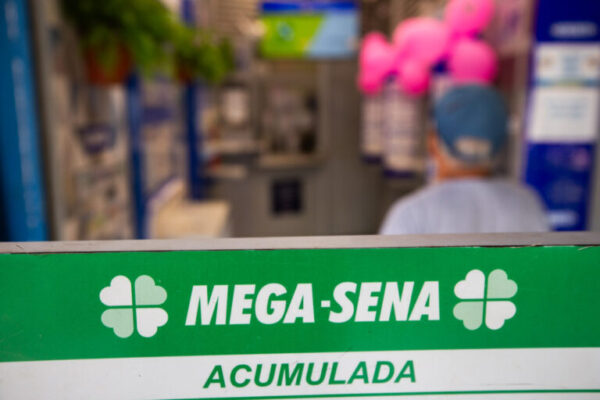 Mega-Sena acumula e prêmio vai a R$ 45 milhões. Dê uma olhada os números mega-sena-acumula-e-premio-vai-a-r$-45-milhoes.-confira-os-numeros