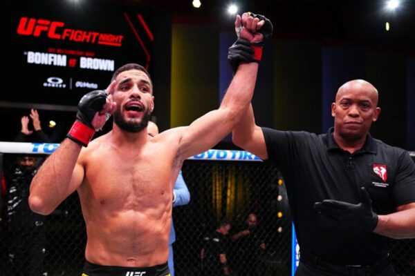 Vídeo: Gabriel Bonfim nocauteia Randy Brown no UFC Vegas 111 video:-gabriel-bonfim-nocauteia-randy-brown-no-ufc-vegas-111