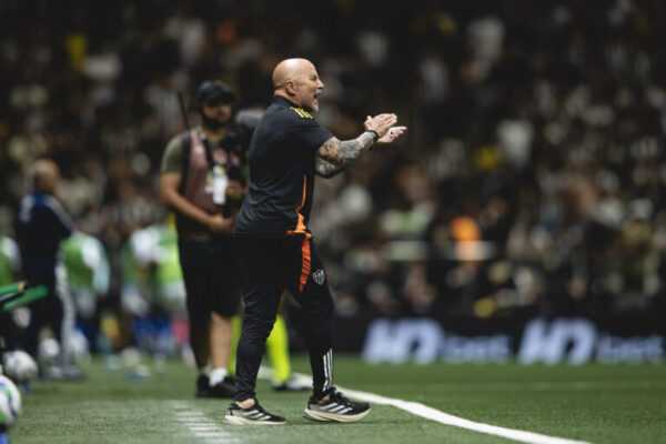 Sampaoli critica pênalti em empate do Atlético-MG: “Inexistente” sampaoli-critica-penalti-em-empate-do-atletico-mg:-“inexistente”